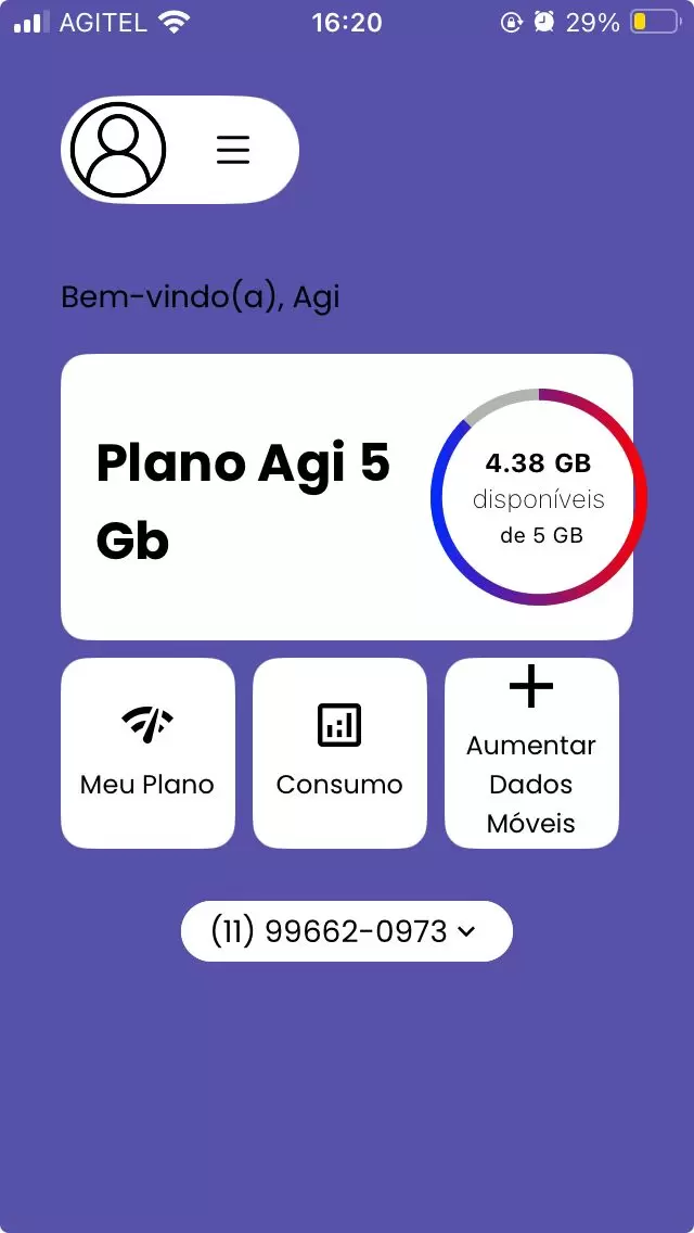 Profissional usando chip móvel corporativo AgiCel