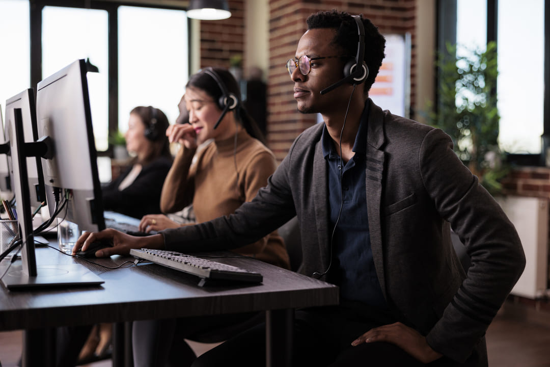 A gestão de call center é a administração de todas as operações de uma central de atendimento.